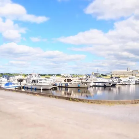 Riverside Marina Apartment Lanesborough