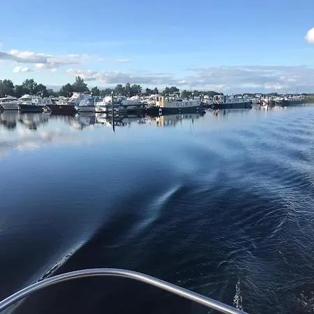 Riverside Marina Apartment *