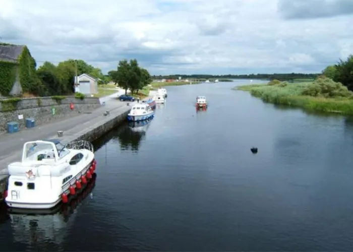 Riverside Marina Apartman