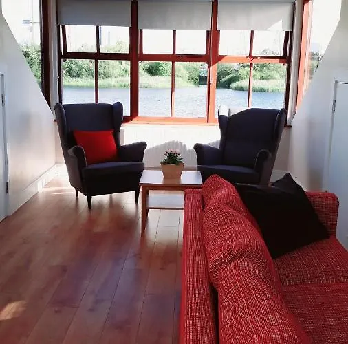 Riverside Marina * Lanesborough