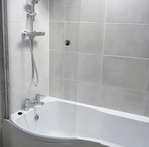 Riverside Marina * Lanesborough