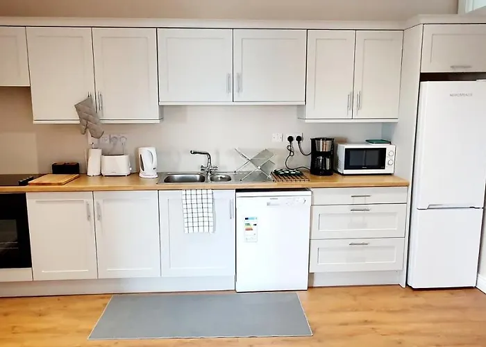 Riverside Marina * Lanesborough