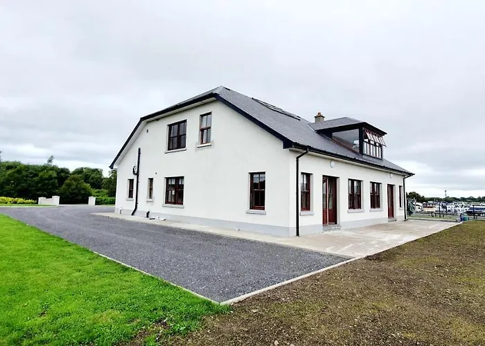 Appartement Riverside Marina Lanesborough