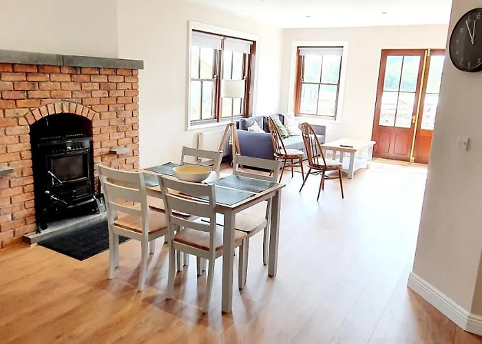 Riverside Marina * Lanesborough